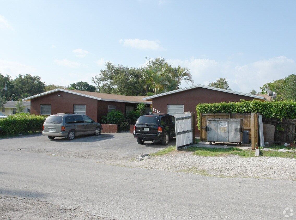 Foto del edificio - 1210 SW 26th St