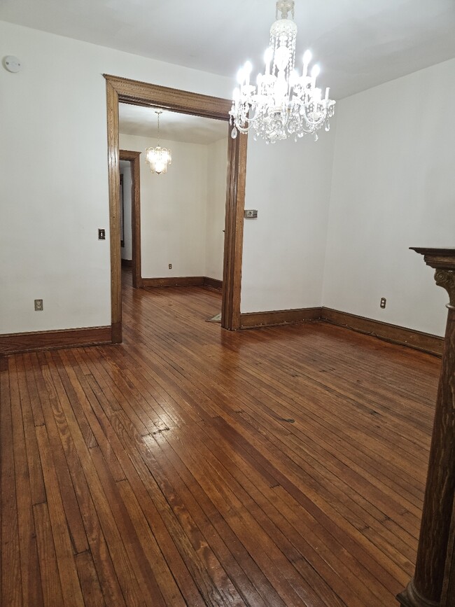 Building Photo - 117 V St NW