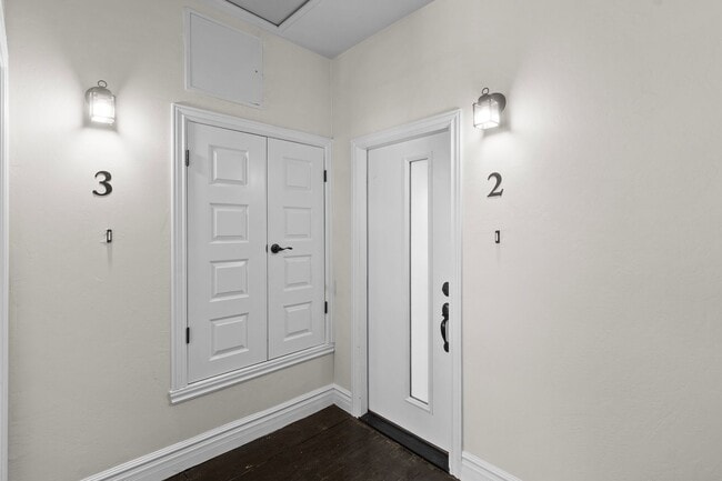 Building Photo - Yandell Units