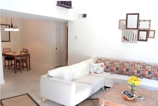 Building Photo - COMING SOON! 1 Bedroom + Loft Condo for Rent in Valencia!