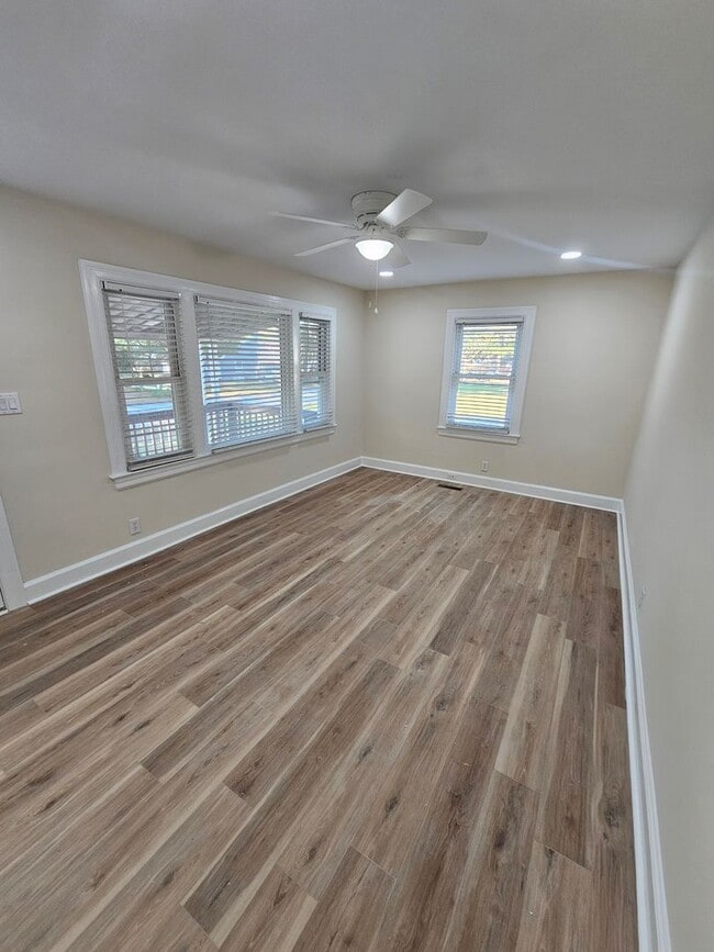 Foto del edificio - 610 Lynwood Ave NE