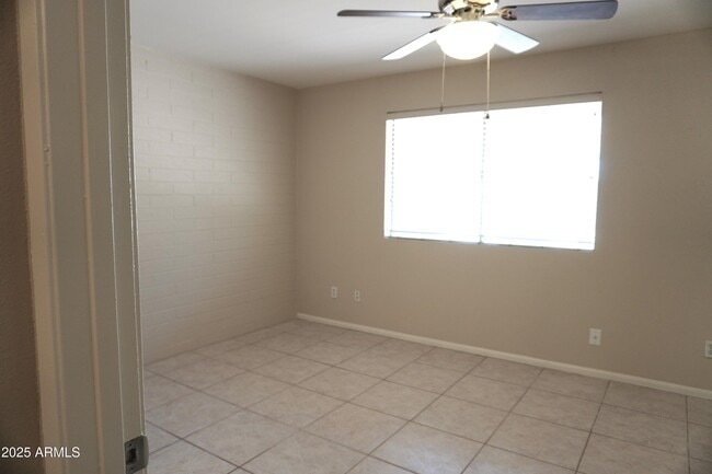 Building Photo - 1132 N 84th Pl