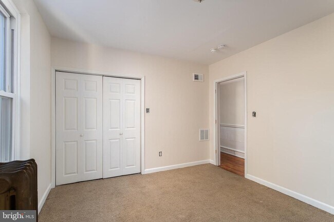 Building Photo - 622 W Collings Ave
