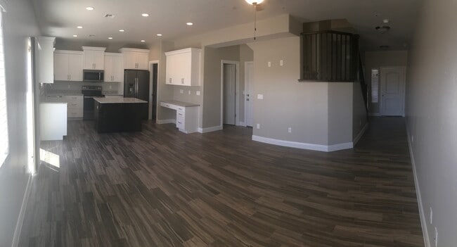 Building Photo - Townhouse In Santa Clara, Close To New Med...