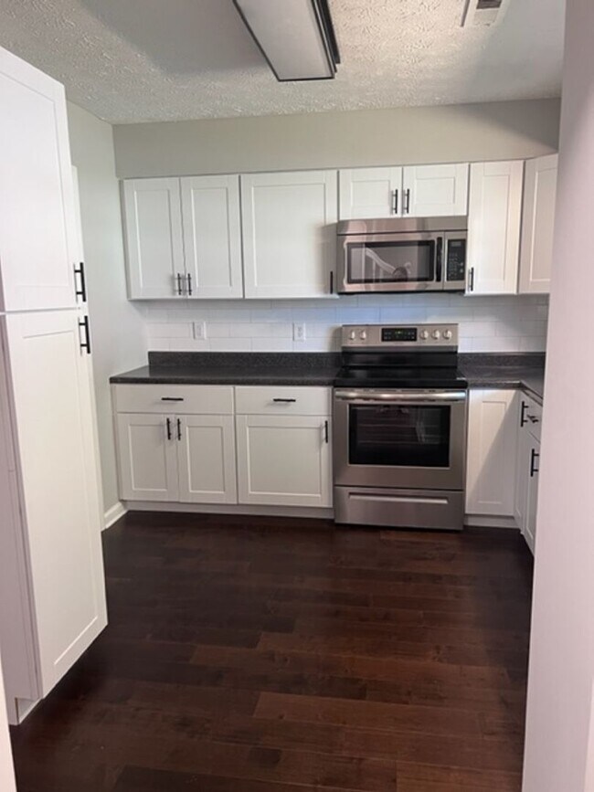 Building Photo - Knoxville 37917 - 2 bedroom, 1.5 bath town...