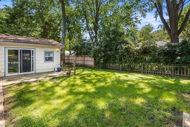 Foto del edificio - 2305 Glenoak Dr