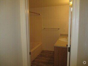 Building Photo - 1460 Salishan St SE