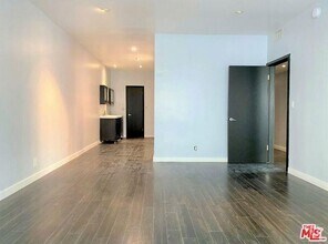 Building Photo - 825 Le Doux Rd