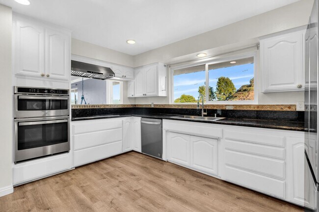 Building Photo - 4 Bedrooms, 3 Bathroom, Two Story Home With Pool