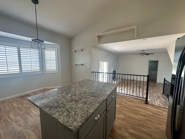 Building Photo - Beautiful 4 Bedroom Home in Layton!