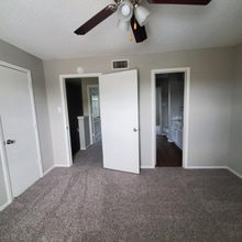Building Photo - 129 S Las Vegas Trail
