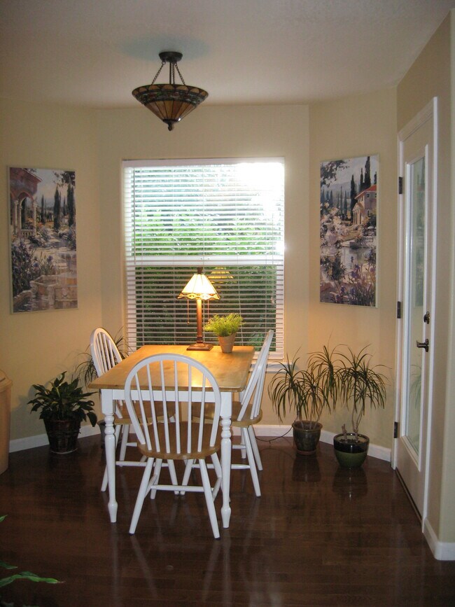 Foto del edificio - 657 Spring Valley Dr