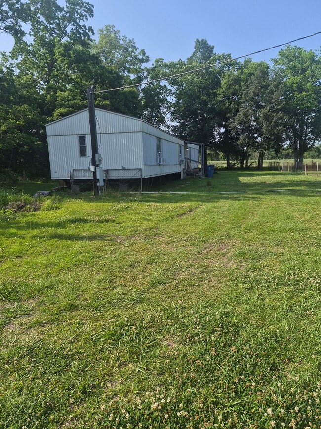 Building Photo - 1006 Periou St