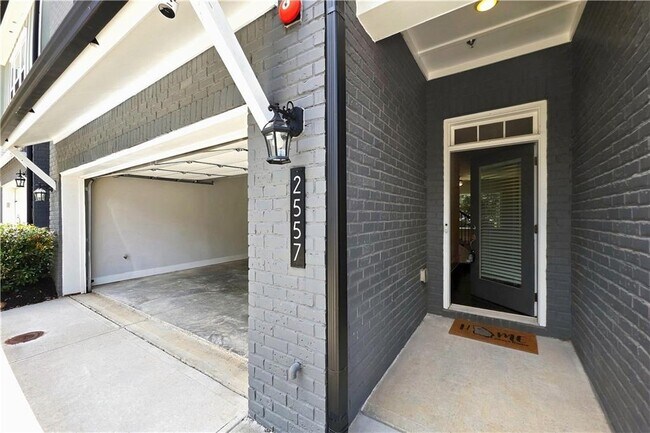 Foto del edificio - 2557 Oakbourne Ln