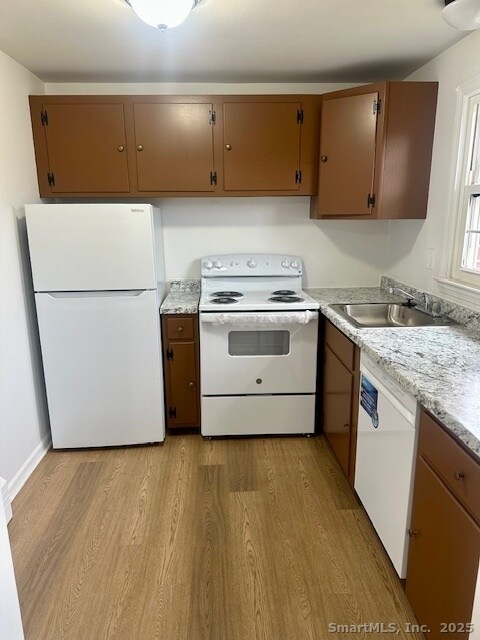 Foto del edificio - 47 Brewster Rd