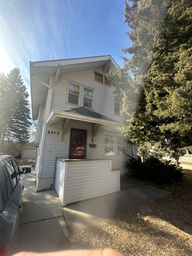 Building Photo - 2312 Knapp St