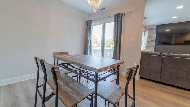 Foto del edificio - 2121 Dogwood Ln