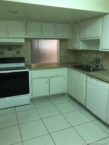 Building Photo - 6564 Racquet Club Dr