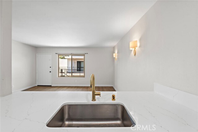 Foto del edificio - 6679 Linda Vista Rd