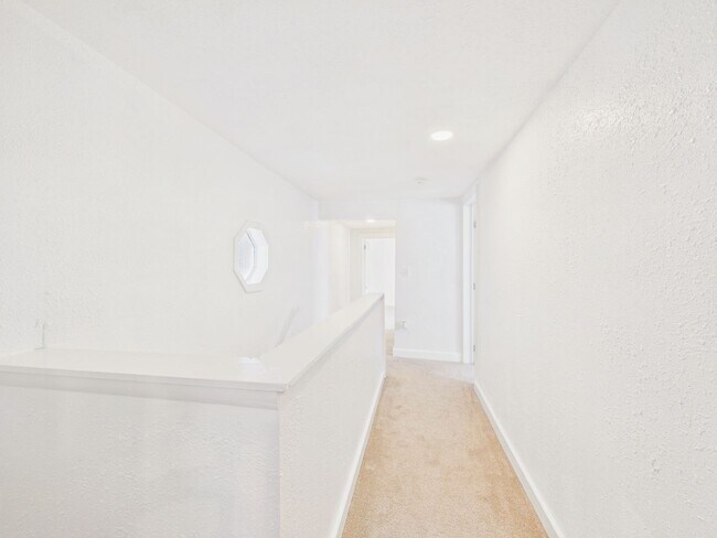 Building Photo - 270 Calder St