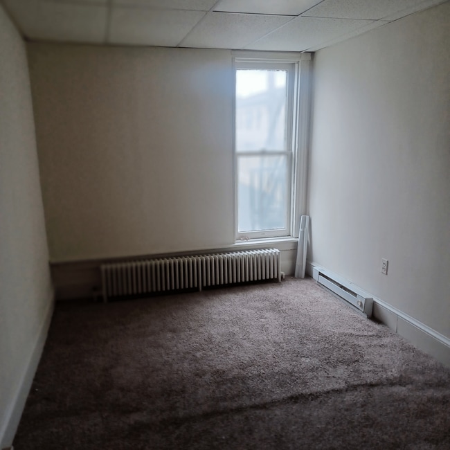 Dormitorio / 12x14 - 324 Franklin St