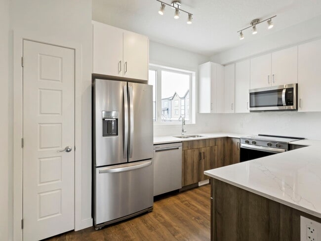 Building Photo - 391 Belmont Ave SW