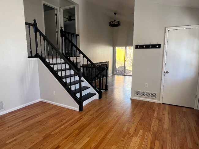 Foto del edificio - 332 W Hawthorn Ct