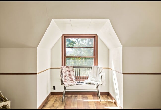 Foto del edificio - 1548 NW Eden St