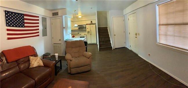 Foto del edificio - 306 W College Ave