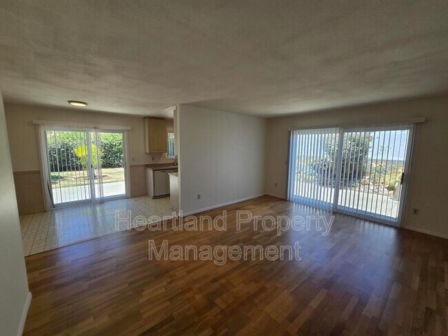 Building Photo - 471 Tesota Ct