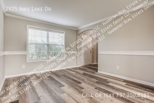 Foto del edificio - 2925 Inks Lake Dr