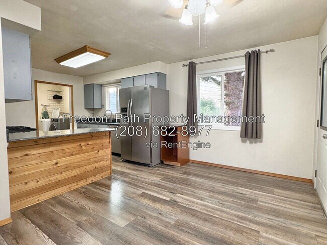 Foto del edificio - 315 E 1st Ave
