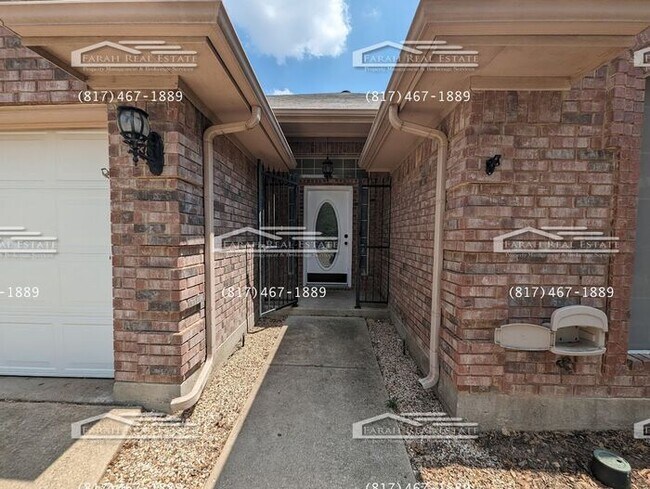 Building Photo - 3/2 Available in Saginaw!
