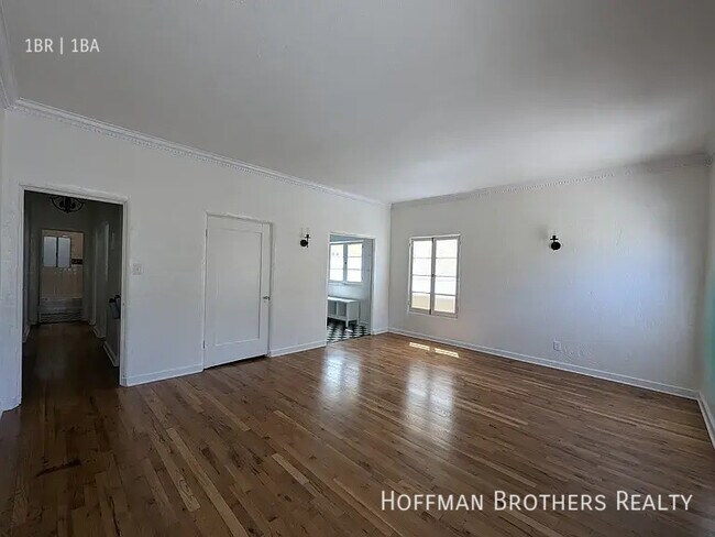 Building Photo - 1177 N Ardmore Ave