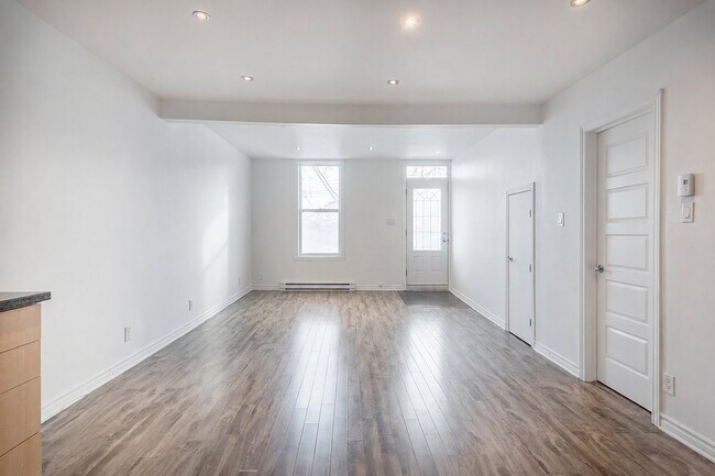 Photo du bâtiment - 3333 Rue Wellington