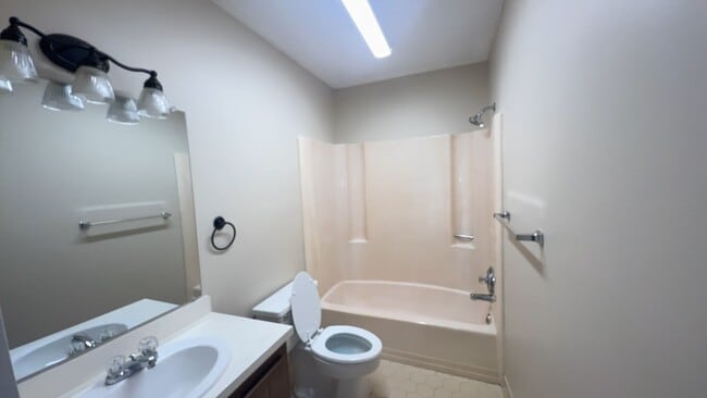 Building Photo - 706 Ave D