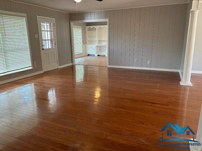 Foto del edificio - 2661 Oxford Ave