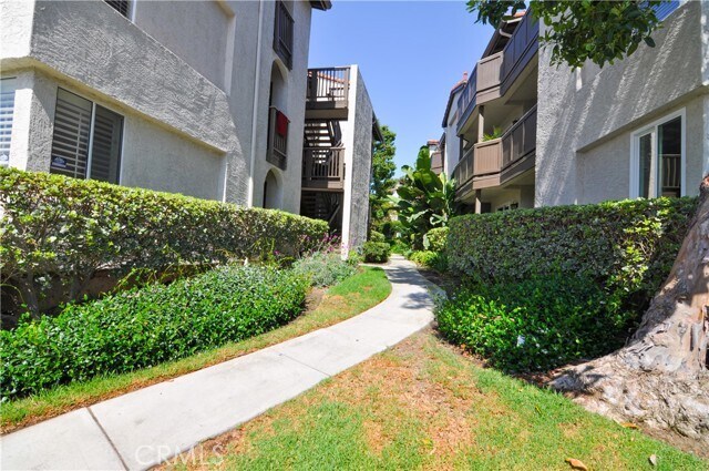 Building Photo - 52 Corniche Dr