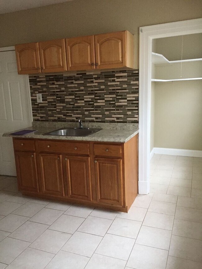 Building Photo - 120-122 Grandview Terr