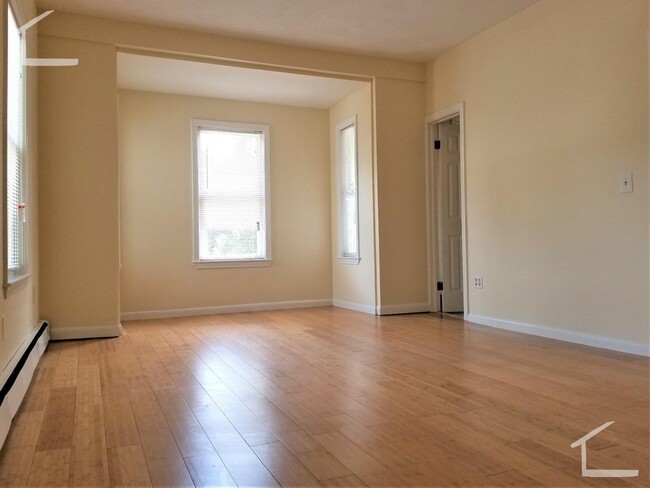 Foto del edificio - Wow!!!!   5 bed SINGLE FAMILY in Allston!!...