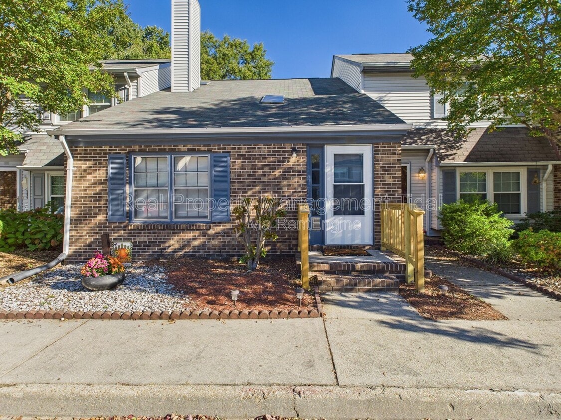 Primary Photo - 121 Tidal Dr