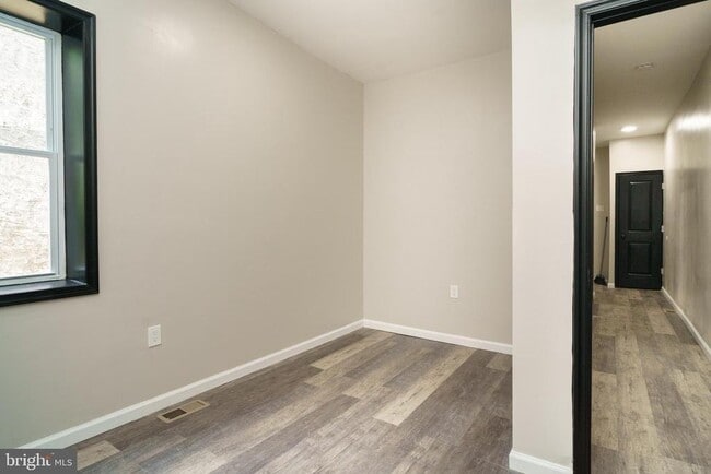 Foto del edificio - 5820 Willows Ave