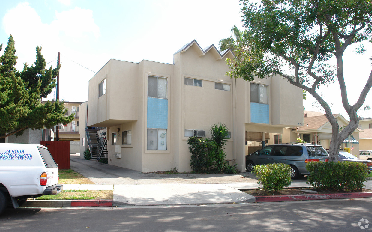 Building Photo - 822 Fischer St