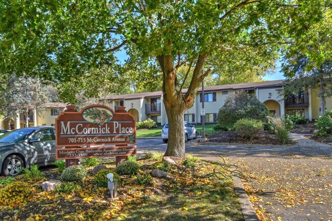 Foto del edificio - McCormick Commons