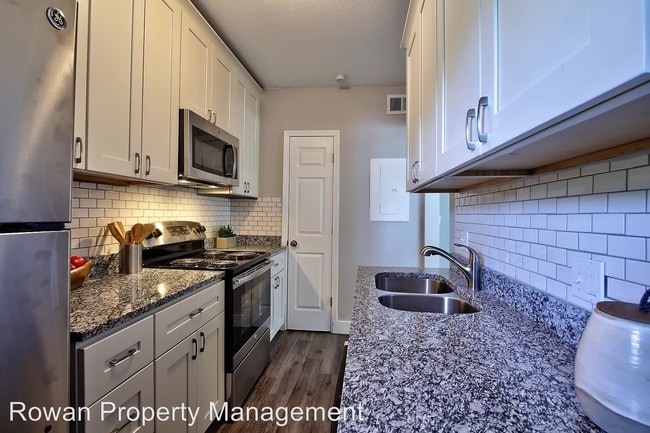 Building Photo - 1218 Brush Creek Blvd