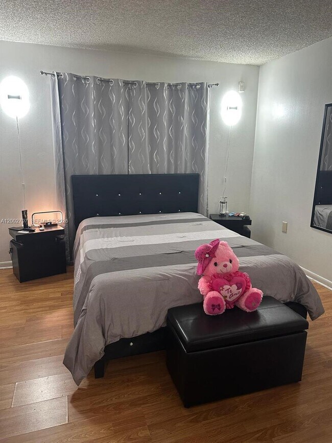 Foto del edificio - 7220 NW 179th St