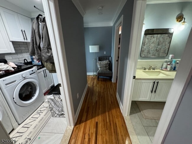 Building Photo - 611 Middlesex St