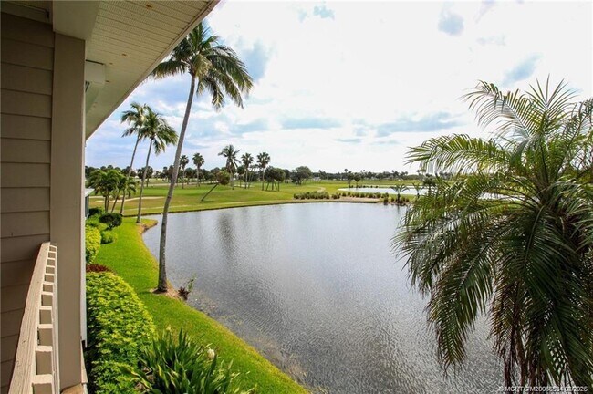 Foto del edificio - 310 Golfview Cir