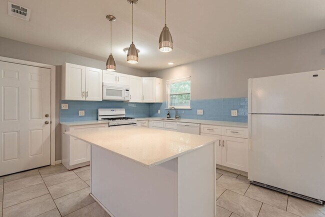 Foto del edificio - Beautiful 3 bedroom, 2 bathroom home in North Lamar!!!
