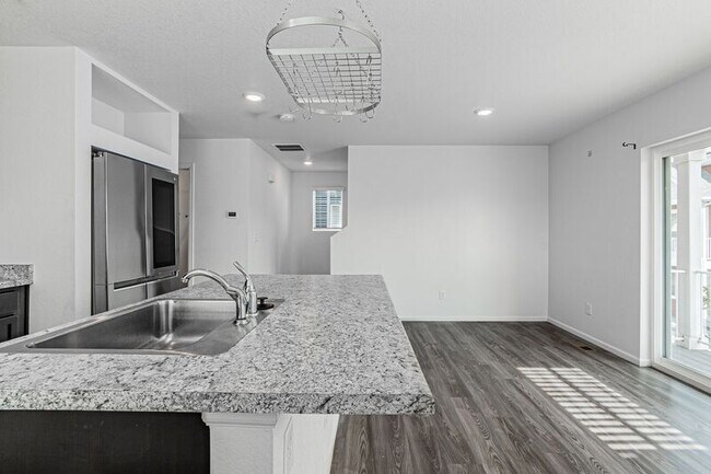 Building Photo - 5377 Andes St